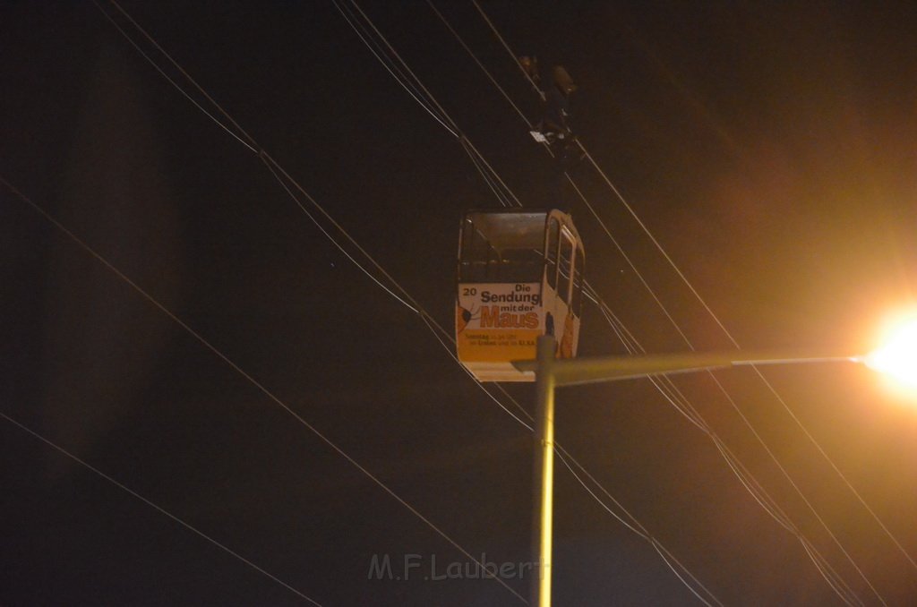 Einsatz BF Hoehenretter Koelner Seilbahn Hoehe Zoobruecke P2655.JPG